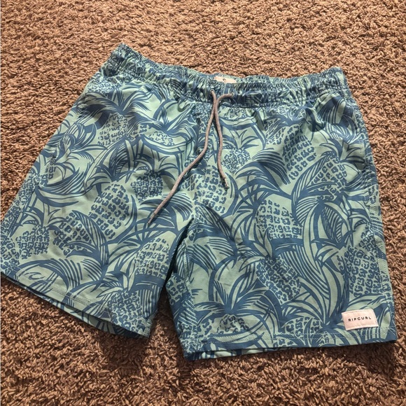 Rip Curl Shorts - Picture 1 of 5